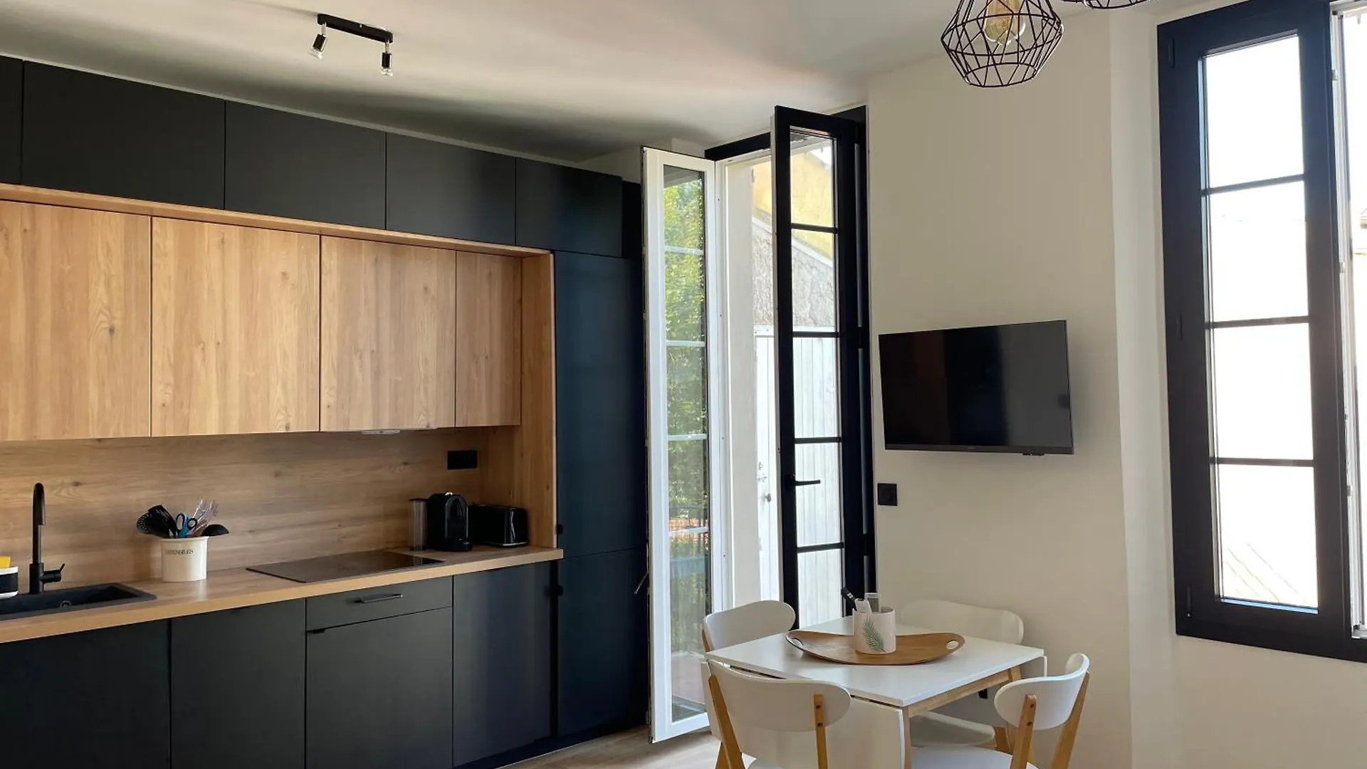 Chez Marlene Appartement Vieil Antibes, Clim, Balcon Apartment