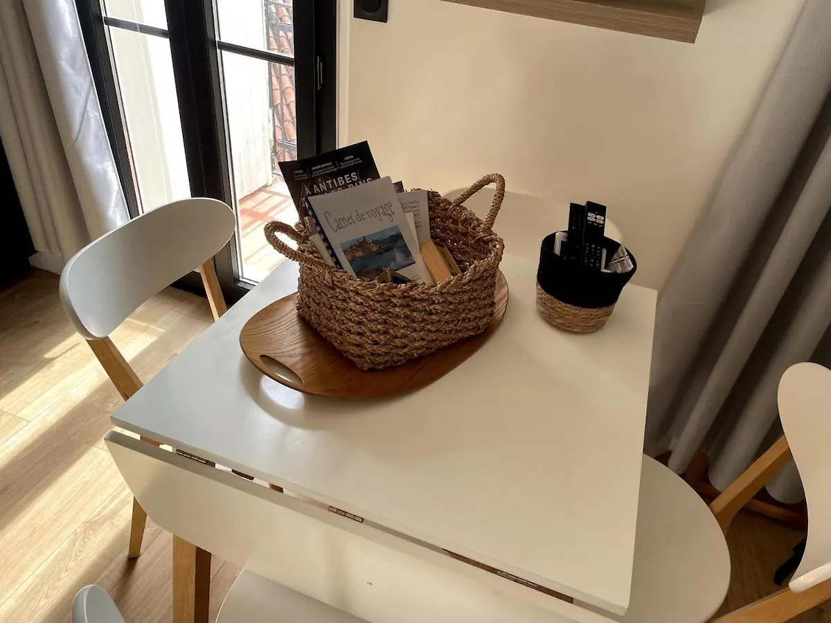 Chez Marlene Appartement Vieil Antibes, Clim, Balcon France